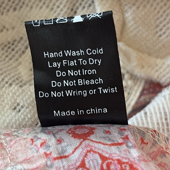 NWOT POL BOHO Cream and Red Lace Mixed Media Top size Small Super Oversized - Picture 8 of 8